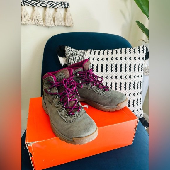 Columbia hiking boots in great condition - Picture 4 of 6